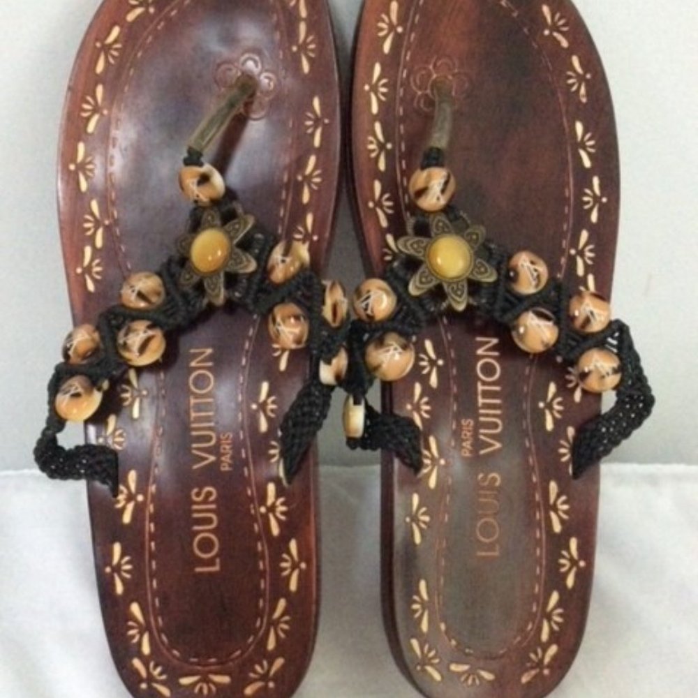 🌟🌸HOST PICK 🌟🌸 NWOT Louis Vuitton Sandals Thong Sandals  US Size 9